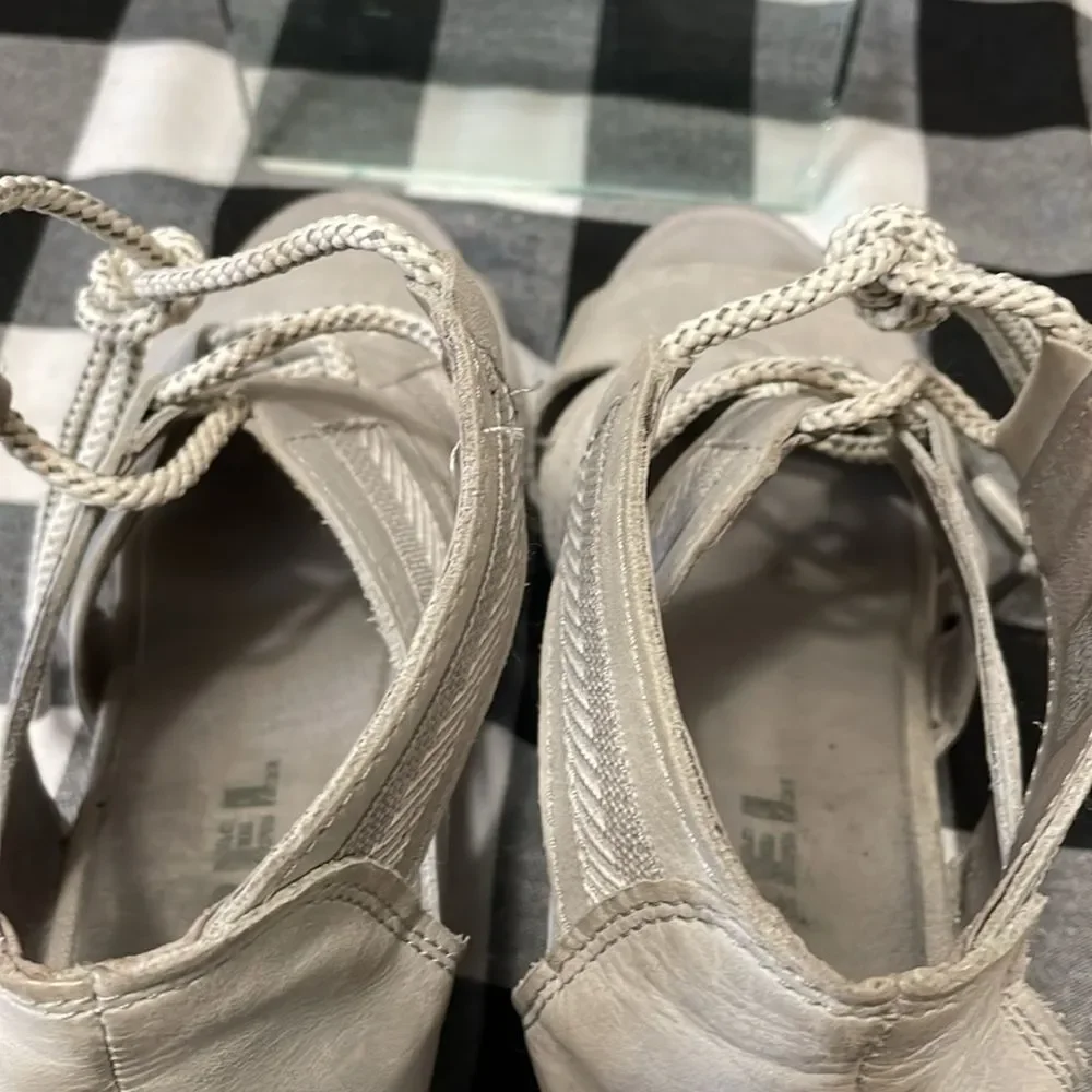 SOREL Joanie Lace Sandals Women's 9.5 Gray Leather Canvas Peep Toe Wedge Lug